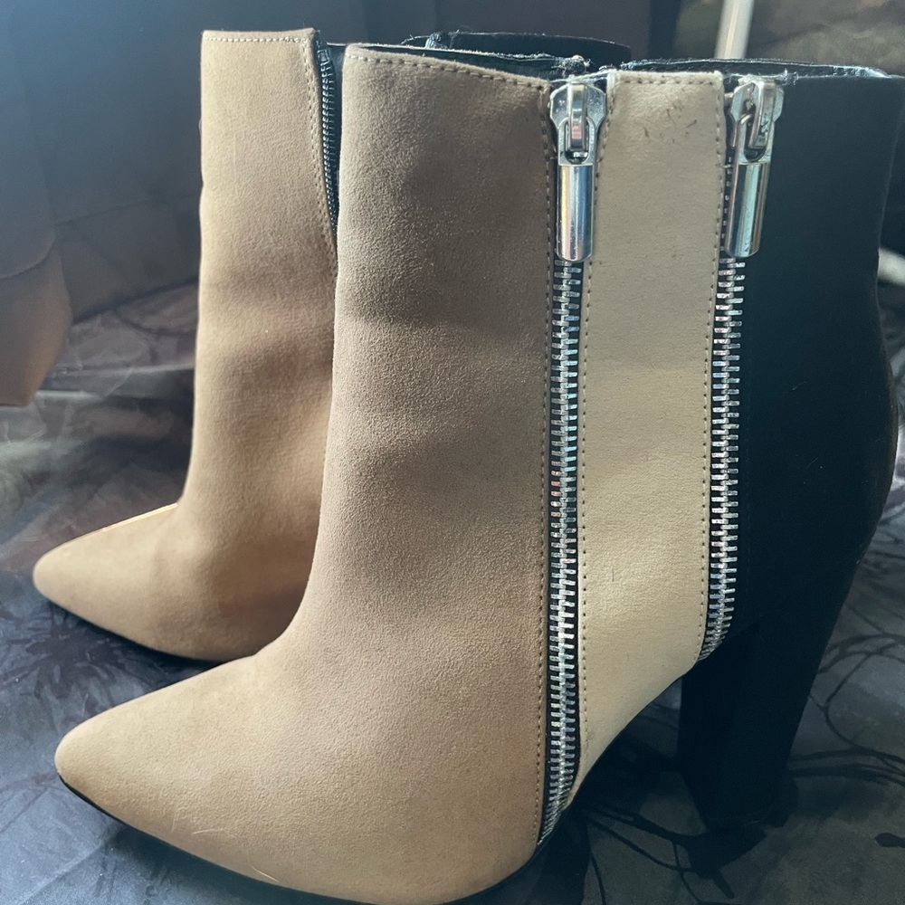 Sexy boots with zipper accents size 8